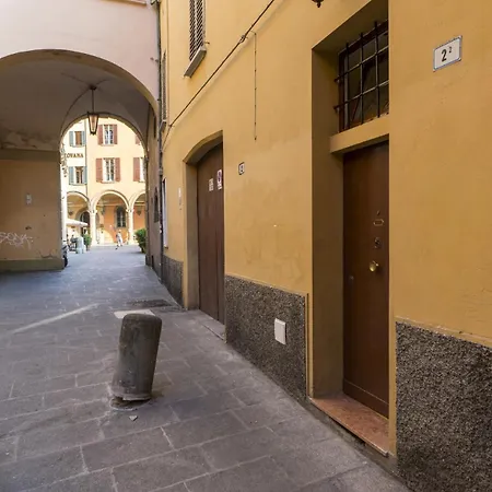 Apartment House Under The Towers Bologna