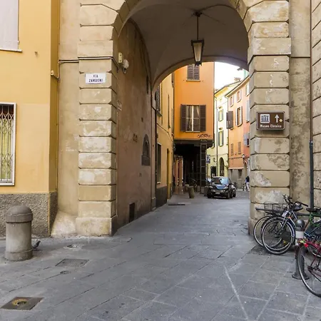 House Under The Towers * Bologna